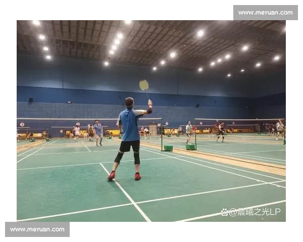 汗水铸就辉煌，年轻球员的羽毛球追梦之旅！